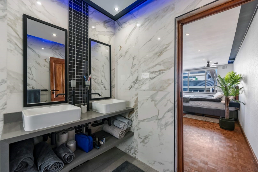 1 Bedroom Property for Sale in Sea Point Western Cape